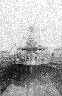 Линейный корабль "Георгий Победоносец" в Александровском доке Севастополя, лето 1909 года