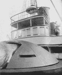Броневая крыша барбетной установки и боевая рубка с ограждением мостика броненосца "Император Александр II"