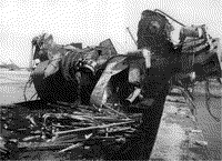 Сброшенная взрывом мачта "Марата", 1941 год