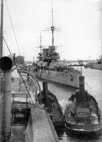 Линейные корабли "Парижская Коммуна" и "Марат" в Кронштадте, 1925 год