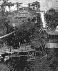Линейный крейсер "Измаил" на стапеле Балтийского завода за неделю до спуска, 1915 год