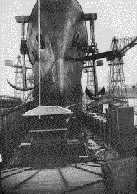 Линейный крейсер "Бородино" на стапеле Адмиралтейского судостроительного завода перед спуском на воду, июль 1915 года