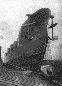 Корпус линейного крейсера "Наварин" перед спуском в воду, 9 ноября 1916 года