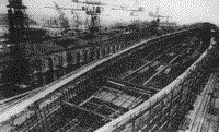 Линейные крейсера "Бородино" и "Наварин" (на переднем плане) на стапелях Адмиралтейского судостроительного завода, июль 1914 года