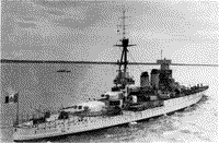 Линейный корабль "Джулио Чезаре" входит в гавань Таранто, 3 октября 1937 года
