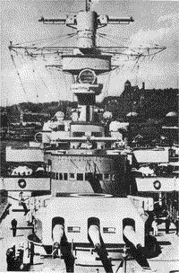 Немецкий броненосный корабль "Дойчланд", вид на носовую башню и надстройку