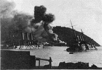 Севшие на грунт крейсер "Паллада" и броненосец "Победа", Порт-Артур декабрь 1904 года