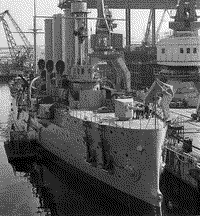 Крейсер "Аврора" у достроечной стенки завода имени А.А. Жданова, лето 1987 года
