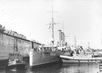 Буксировка крейсера "Аврора" для ремонта на заводе имени Жданова, 1984 год