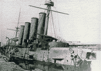 Крейсер "Баян" затопленный у стенки Восточного бассейна Порт-Артура, декабрь 1904 года