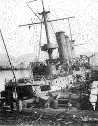 Крейсер "Баян", затопленный у стенки Восточного бассейна Порт-Артура, декабрь 1904 года
