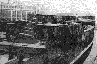 Разборка броненосного крейсера "Рюрик" в достроечном бассейне Адмиралтейского судостроительного завода, март 1925 года