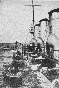 Затопленный турецкий крейсер "Меджидие", 3 апреля 1915 года