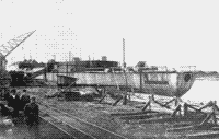 Легкий крейсер "Адмирал Спиридов" у достроечной стенки, 1917 год