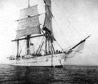 Крейсер 2-го ранга "Разбойник" на якорной стоянке во время службы на Дальнем Востоке
