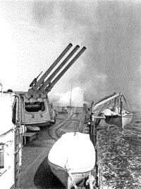 Крейсер "Киров" ставит дымовую завесу, 1950-е годы