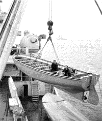 Крейсер "Киров", спуск на воду рабочего катера, 1950-е годы