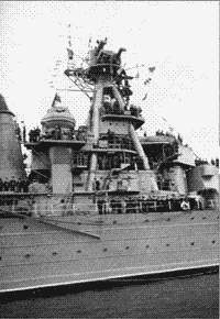 Носовая надстройка и четырехногая мачта крейсера "Ворошилов", 1950-е годы