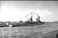Учебный крейсер "Комсомолец" на Неве, июль 1975 года