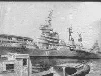 Крейсер "Жданов" в порту Пирей, октябрь 1983 года