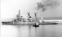 Крейсер управления "Жданов" выходит из Северной бухты Севастополя, октябрь 1988 года