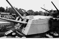 Крейсер "Октябрьская Революция" на разделке в Ленинграде, 1989 год