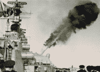 Крейсер "Михаил Кутузов" в Севастополе. Салют в честь 50-й годовщины Октябрьской революции, 7 ноября 1967 года