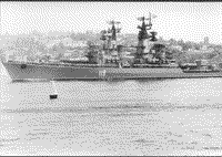 Ракетный крейсер пр. 58 "Адмирал Головко" до модернизации на параде в Севастополе
