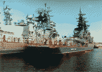 Ракетный крейсер "Адмирал Головко" и большой противолодочный корабль "Скорый", 1996 год