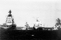 Противолодочный крейсер "Ленинград", кубинский сторожевик, танкер "Иван Бубнов" и БПК "Удалой" в Карибском море, март 1984 года