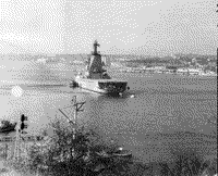 Противолодочный крейсер "Ленинград" в Северной бухте Севастополя, декабрь 1975 года