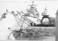 Ракетный крейсер "Вице-адмирал Дрозд" в Кронштадте, выгруза боезапаса после постановки в завод, 1982 год