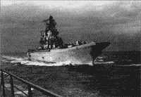 ТАКР "Киев" подходит к кораблю комплексного снабжения "Березина" для дозаправки, Северный флот 1978 год