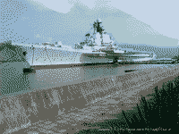 Тяжелый авианесущий крейсер "Минск" в составе аттракциона Minsk World в китайском порту Шэньчжэнь, сентябрь 2004 года