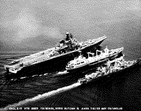 Тяжелый авианесущий крейсер "Минск", танкер "Борис Бутома" и большой противолодочный корабль "Петропавловск" в западной части Тихого океана, 25 мая 1979 года