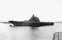 Тяжелый авианесущий крейсер "Баку" на рейде Североморска, 1989 год