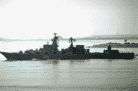 Ракетный крейсер "Маршал Устинов" уходит из Норфолка (США), 25 июля 1989 года
