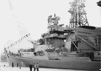 Большой противолодочный корабль "Сообразительный" у Минной стенки в Севастополе, 9 мая 1975 года