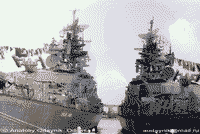 Большие противолодочные корабли "Красный Кавказ" и "Скорый" у Минной стенки в Севастополе, 1996 год