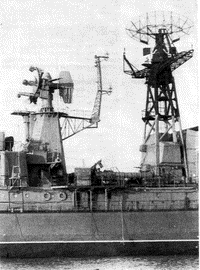 Грот мачта с РЛС МР-500 "Кливер" и кормовой пост с РЛС "Ятаган" сторожевого корабля 