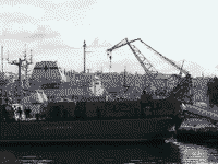Большой противолодочный корабль "Сметливый" у Минной стенки в Севастополе, 1 ноября 2008 года 13:27
