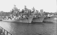 Большие противолодочные корабли пр 61 у Минной стенки в Севастополе. Слева направо: "Скорый", "Красный Кавказ", "Сметливый", 1997 год