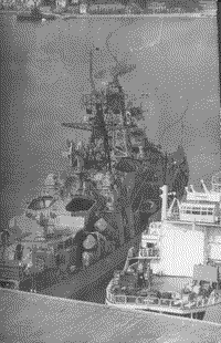 Большой противолодочный корабль "Сдержанный" в Севастополе, 1990 год