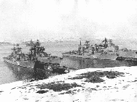 Корабли Северного флота в базе. В центре с бортовым номером 675 БПК "Адмирал Исаков"