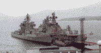 Большие противолодочные корабли "Адмирал Исаков" и "Симферополь" в Североморске, июль 1992 года