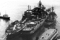 Большой противолодочный корабль "Хабаровск" подготовка к буксировке на разделку, Порт Владивосток, мыс Эгершельд, сентябрь 1993 года