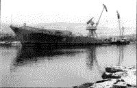 Большой противолодочный корабль "Азов" на разделке в Инкермане, 5 февраля 2002 года