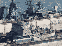 Большой противолодочный корабль "Керчь" и большой десантный корабль "Николай Фильченков" в плавдоках "ПД-30" и "ПД-8" в Севастополе, 2 сентября 2008 года 08:47