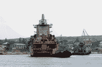 Буксировка большого противолодочного корабля "Очаков" в Северной бухте Севастополя, 20 сентября 2008 года 14:58