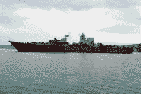Буксировка большого противолодочного корабля "Очаков" в Северной бухте Севастополя, 20 сентября 2008 года 14:54